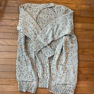 Gray cardigan with multicolor yard